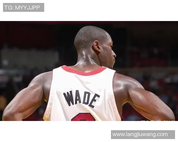 最强三巨头足球明星的传奇故事与辉煌成就解析