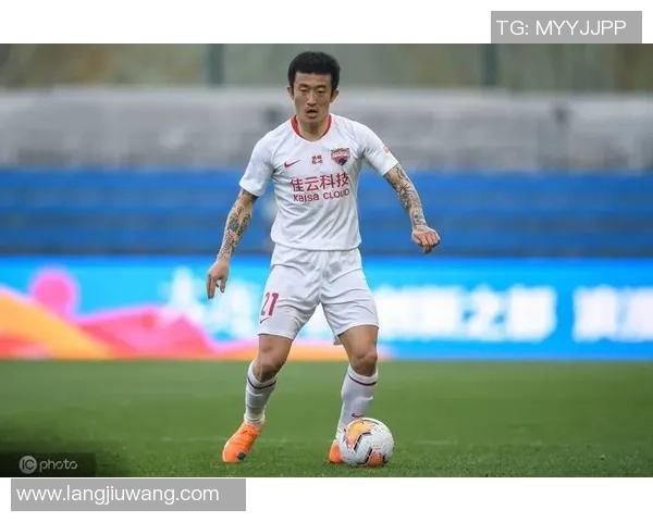 足球明星姜至鹏的职业生涯与场外故事揭秘 足球明星姜至鹏的职业生涯与场外故事揭秘