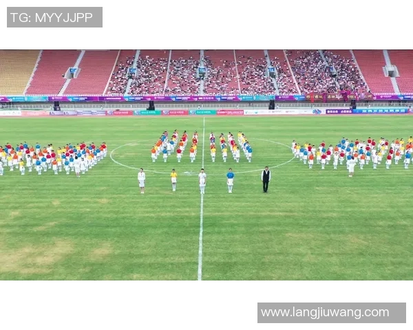 足球明星气球造型创意视频展现独特魅力与精彩瞬间 足球明星气球造型创意视频展现独特魅力与精彩瞬间